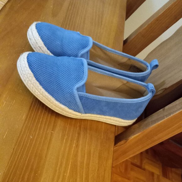 CLARKS SLIP-ON SNEAKERS  SIZE 6 W - Picture 2 of 4